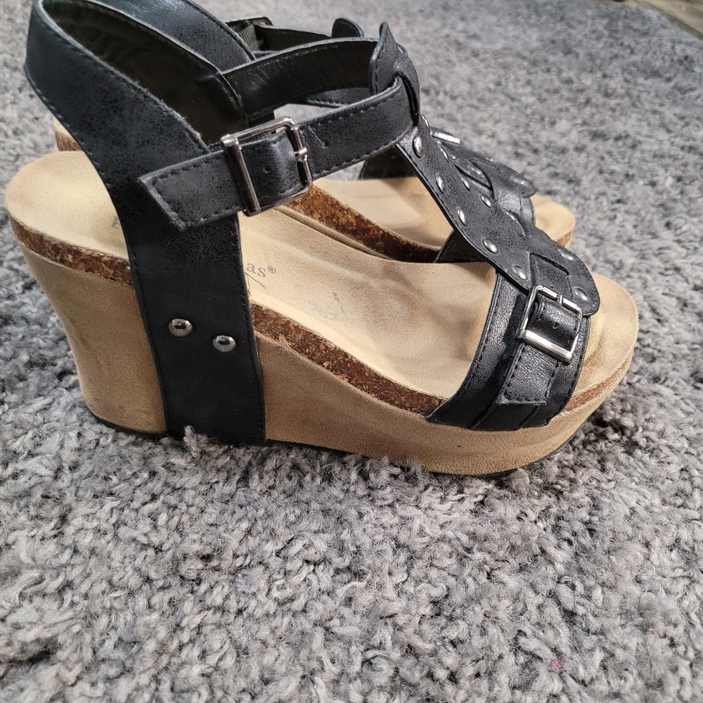Woman's platforms size 7